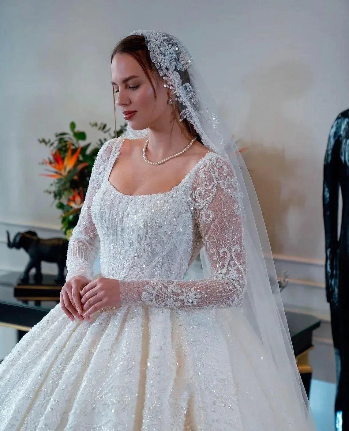 Customized New Luxury Pearl Sparkling Princess Wedding Dresses Lace Bridal Dress Square Collar Long Sleeve robe de mariée