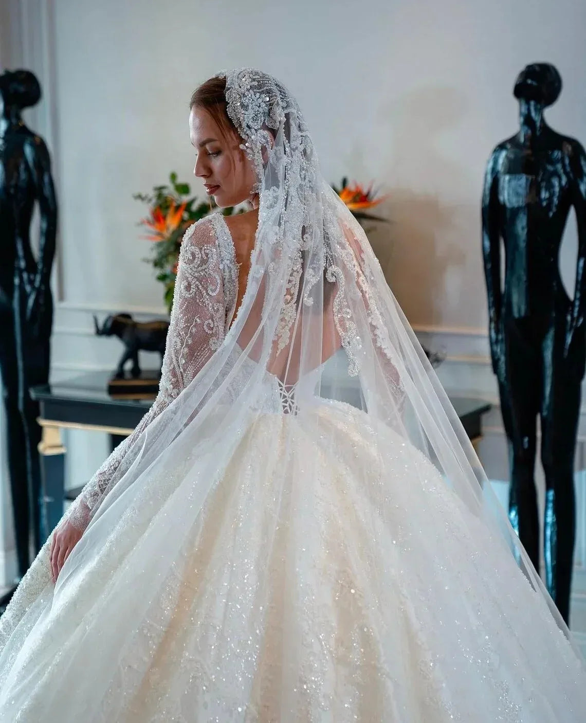 Customized New Luxury Pearl Sparkling Princess Wedding Dresses Lace Bridal Dress Square Collar Long Sleeve robe de mariée